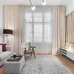 Stylish 2br In Old Town
