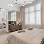 Stylish 2br In Old Town Братислава