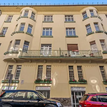Апартаменты Stylish 2br In Old Town Братислава
