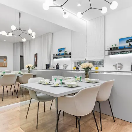 Stylish 2br In Old Town