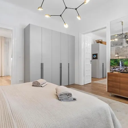 Stylish 2br In Old Town Bratislava