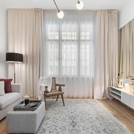 Stylish 2br In Old Town