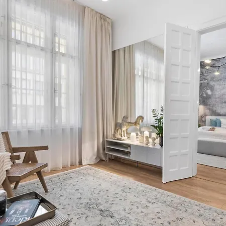 Stylish 2br In Old Town *