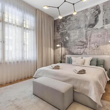 Stylish 2br In Old Town Pressburg