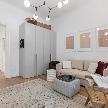Stylish 2br In Old Town *