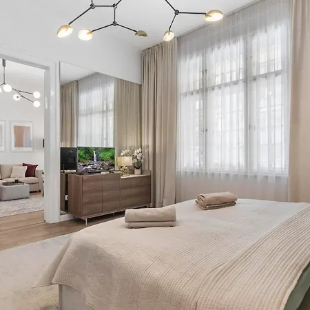 Stylish 2br In Old Town Pressburg
