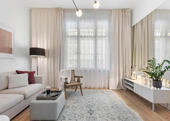 Stylish 2br In Old Town